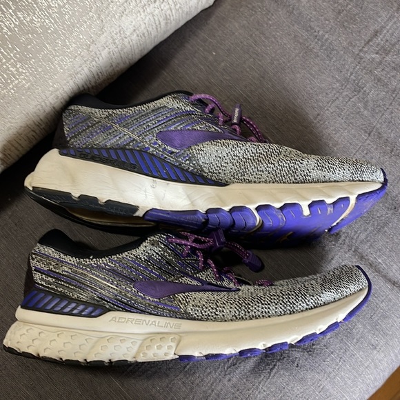 Brooks Adrenaline 19 Loft Running Shoes Sz 9 Gray/ Purple Excellent Condition - Picture 5 of 7